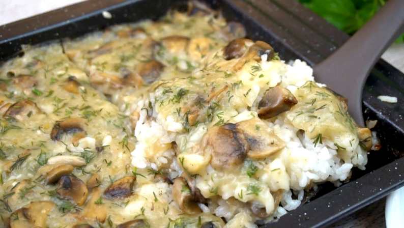 Бюджетный ужин без мяса: Простой рецепт риса с грибами