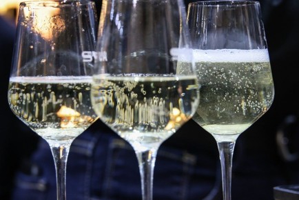 Новый год без дефицита: игристые вина доступны и по прежним ценам