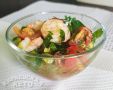 Нежный салат с креветками и свежими овощами для истинных гурманов