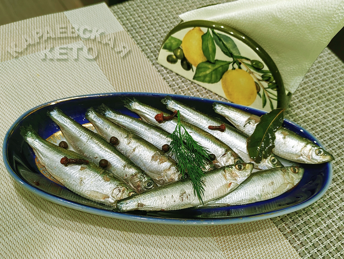 Удобный способ приготовить вкусную малосоленую кильку