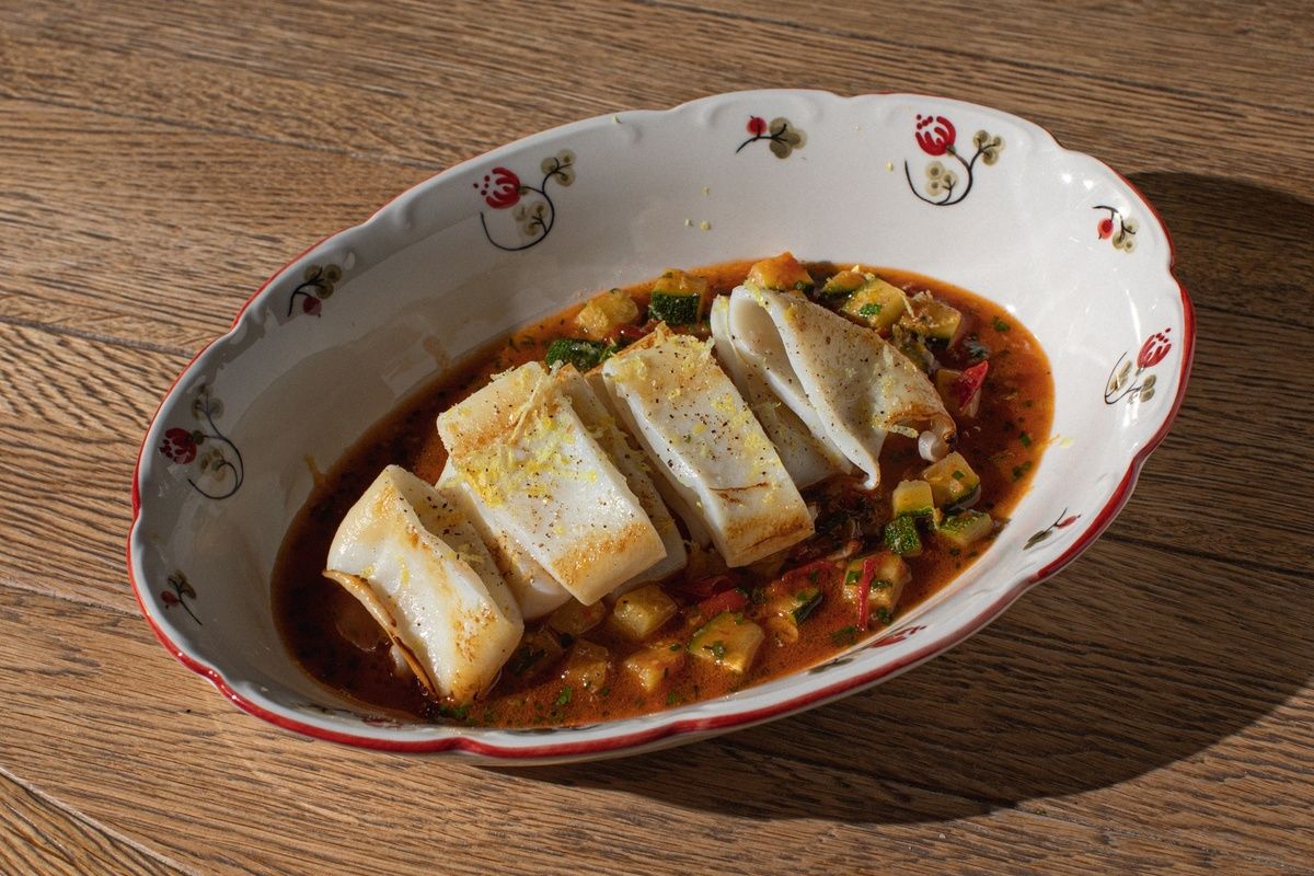 Как приготовить командорского кальмара с овощным рагу