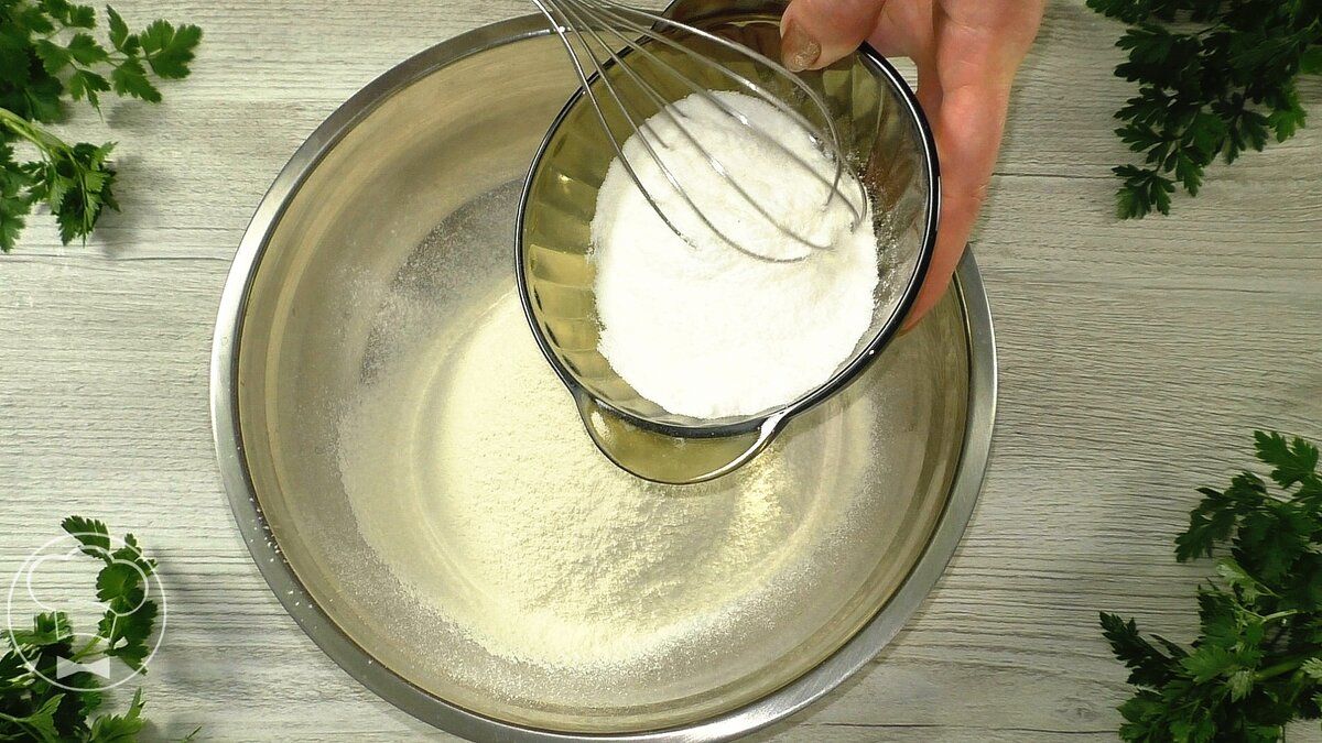 Вкусный сметанный пирог с ягодами для идеального чаепития