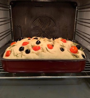 Фокачча, от которой станет вкусно даже на кухне