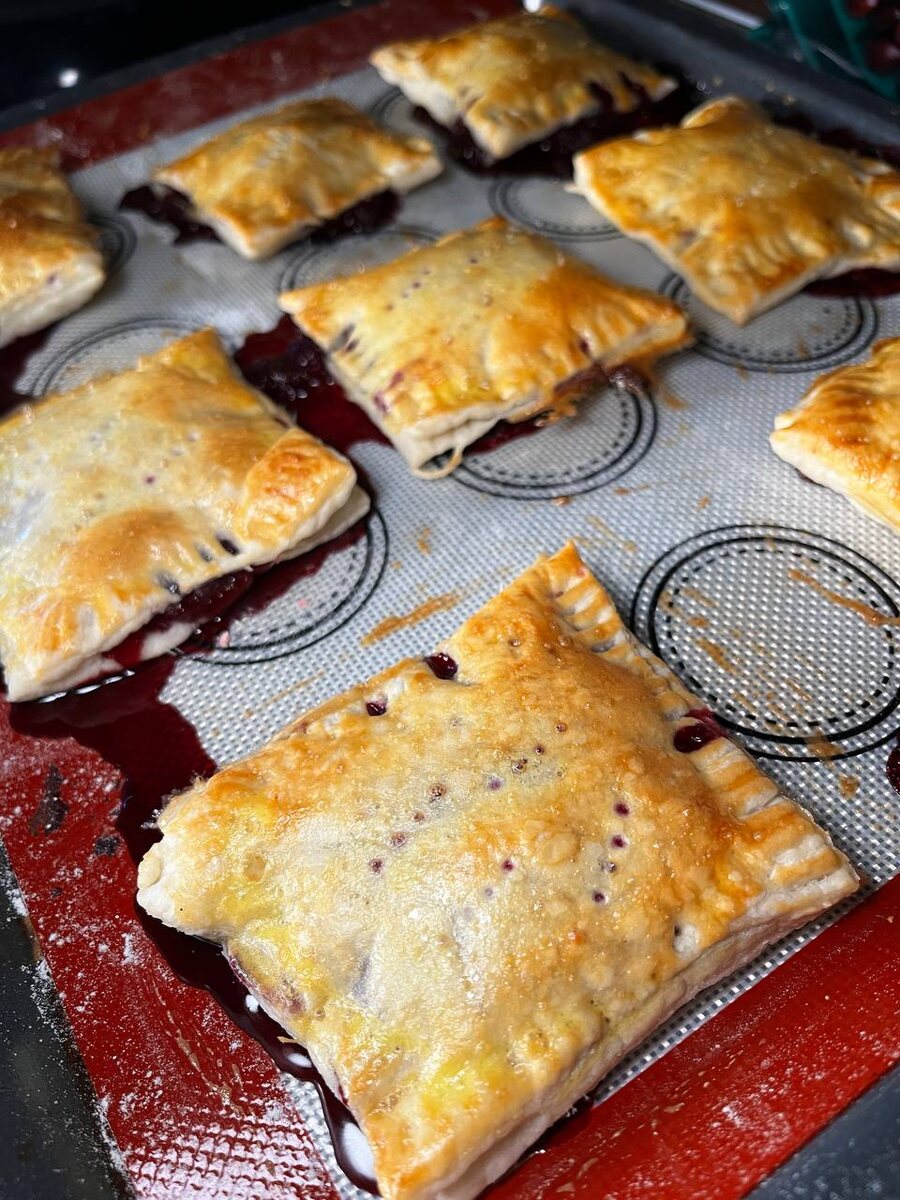 Слойки с ягодами: Ностальгия в каждом укусе