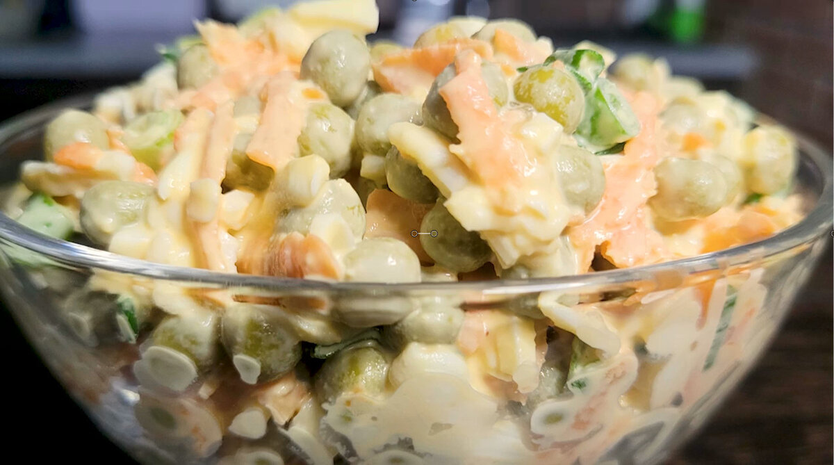 Экономичный салат за 150 рублей, который не задерживается на столе