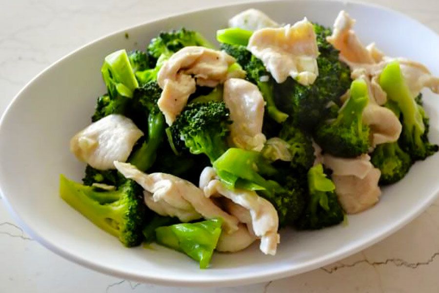 Невероятная курица с брокколи в восхитительном белом соусе