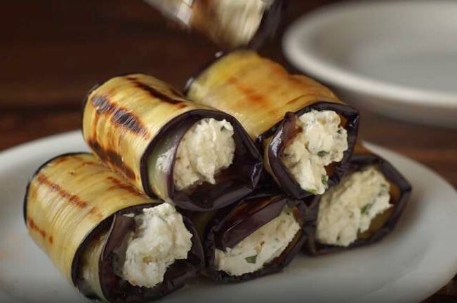 Вкусные рулетики из баклажанов с грецкими орехами: как приготовить по-грузински