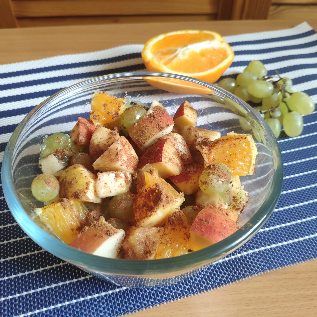 Сладкий витаминный рай: фруктовый салат с медово-лимонным сиропом