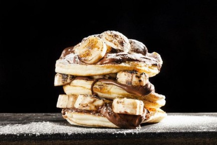 Нежные панкейки с бананами и соленой карамелью: рецепт для гурманов