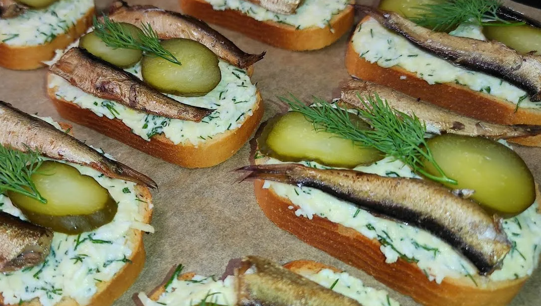 Закуски со шпротами: 5 оригинальных идей для веселого стола