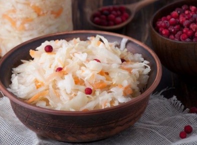 Квашеная капуста с брусникой и редькой: оригинальный рецепт