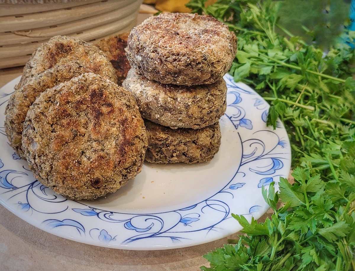 Вкусные котлеты из зеленой чечевицы: легкий веганский рецепт