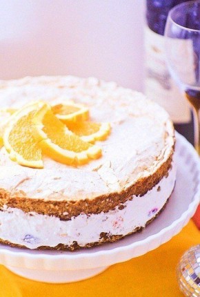 Творожный торт с безе и фруктами