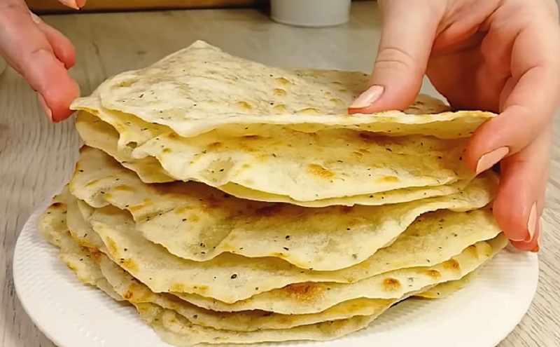 Лепёшки на кипятке: быстрый и вкусный альтернативный хлеб за 10 минут