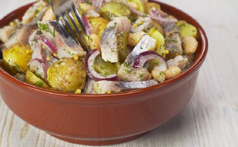 Салат с селедкой и картофелем: неожиданный симбиоз вкусов, который покоряет сердца