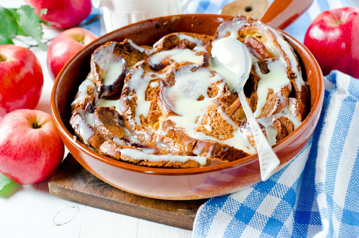 Шарлотка на скорую руку: простой рецепт с яблоками