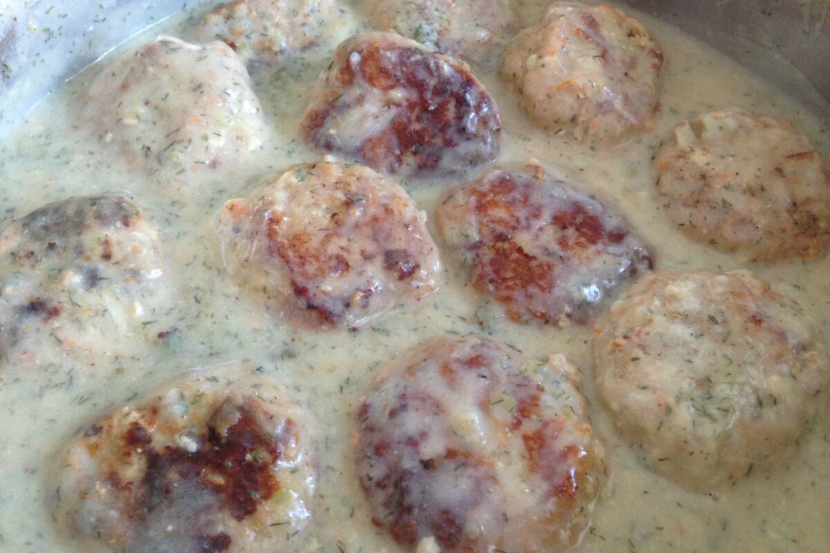 Рыбные котлеты с подливой