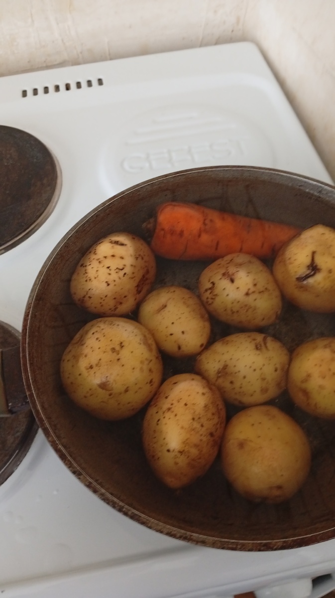 Сковорода вместо кастрюли: как приготовить идеальный картофельный салат