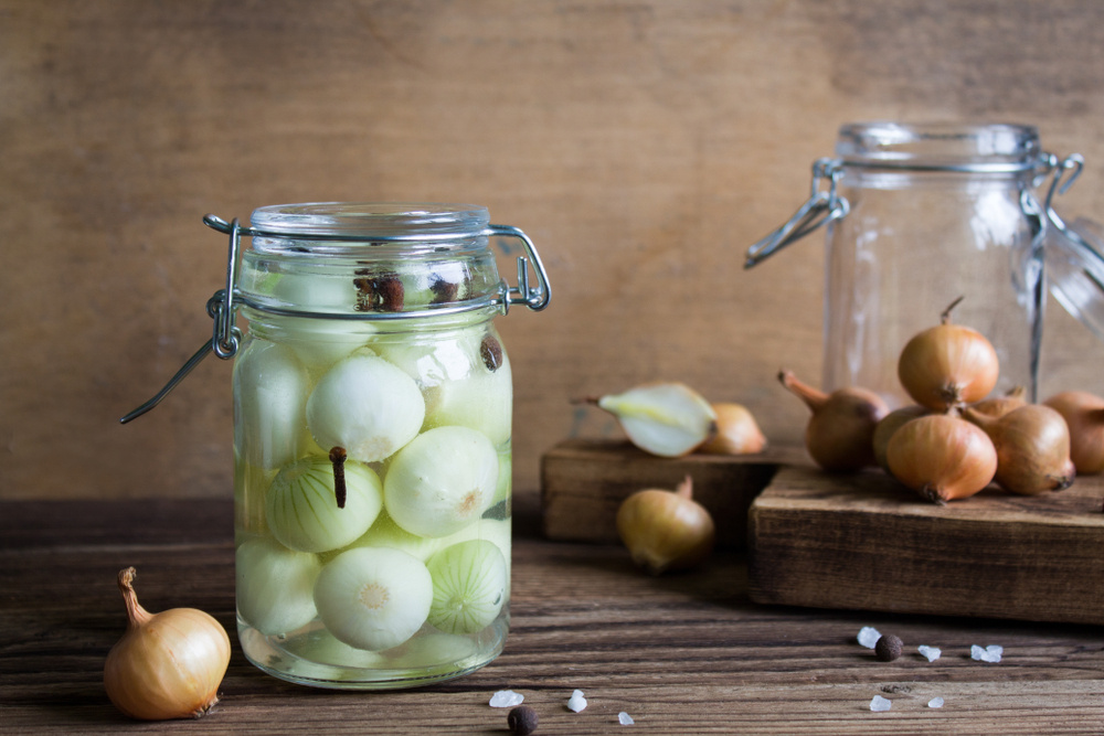 Заготовки из лука и чеснока: 10 оригинальных рецептов на зиму