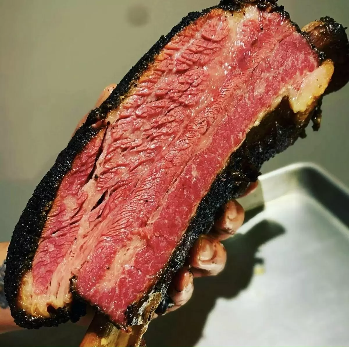 Секреты цвета: как добиться идеального оттенка в вареном и тушеном мясе