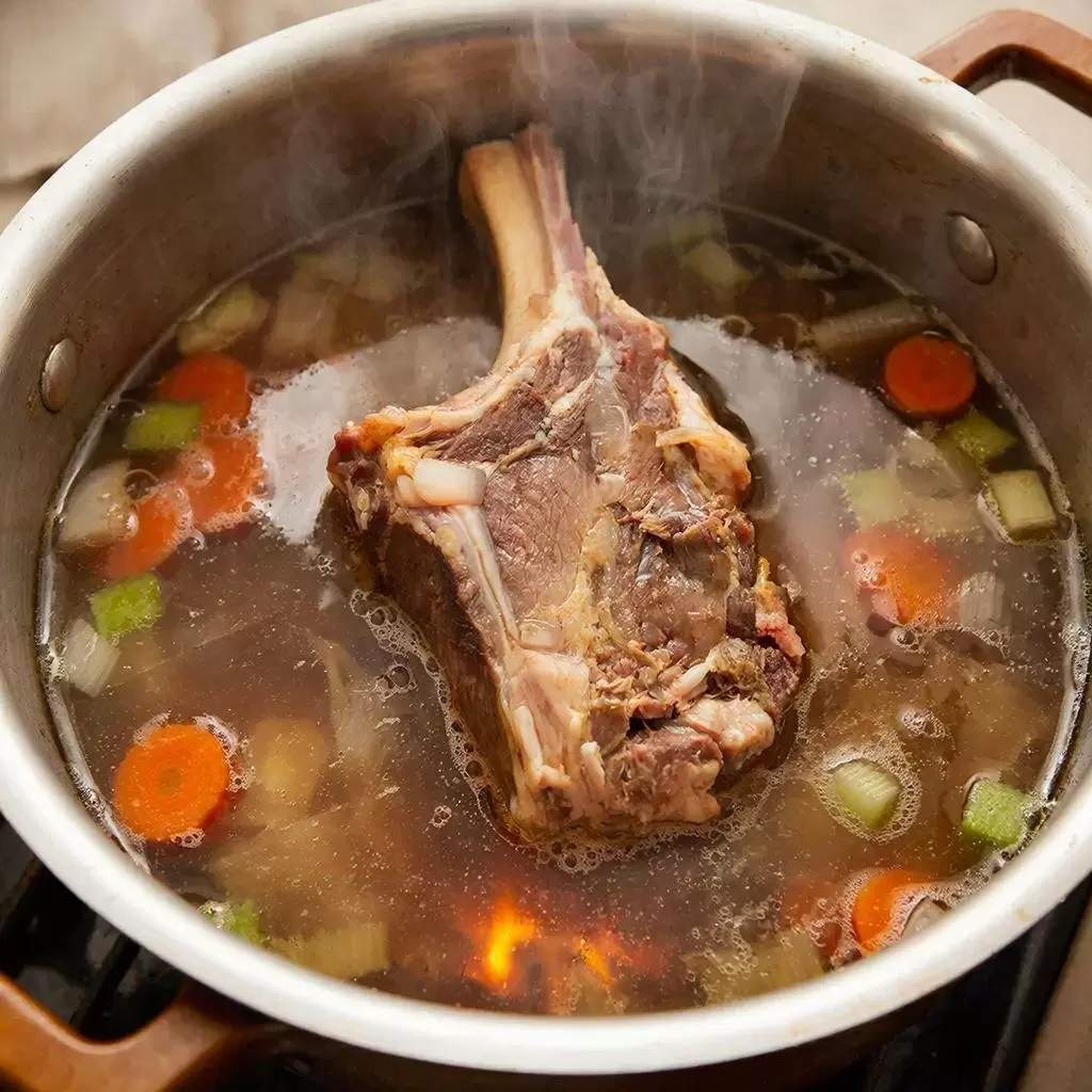 Насыщенный мясной бульон за полчаса