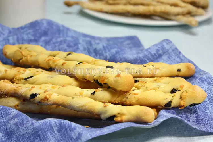 Восхитительные хлебные палочки с сыром и маслинами