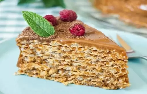 Нежный торт из вафель с вареной сгущенкой для сладкоежек