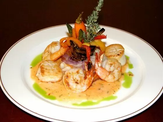 Сочетание нежных морепродуктов в сладком маринаде