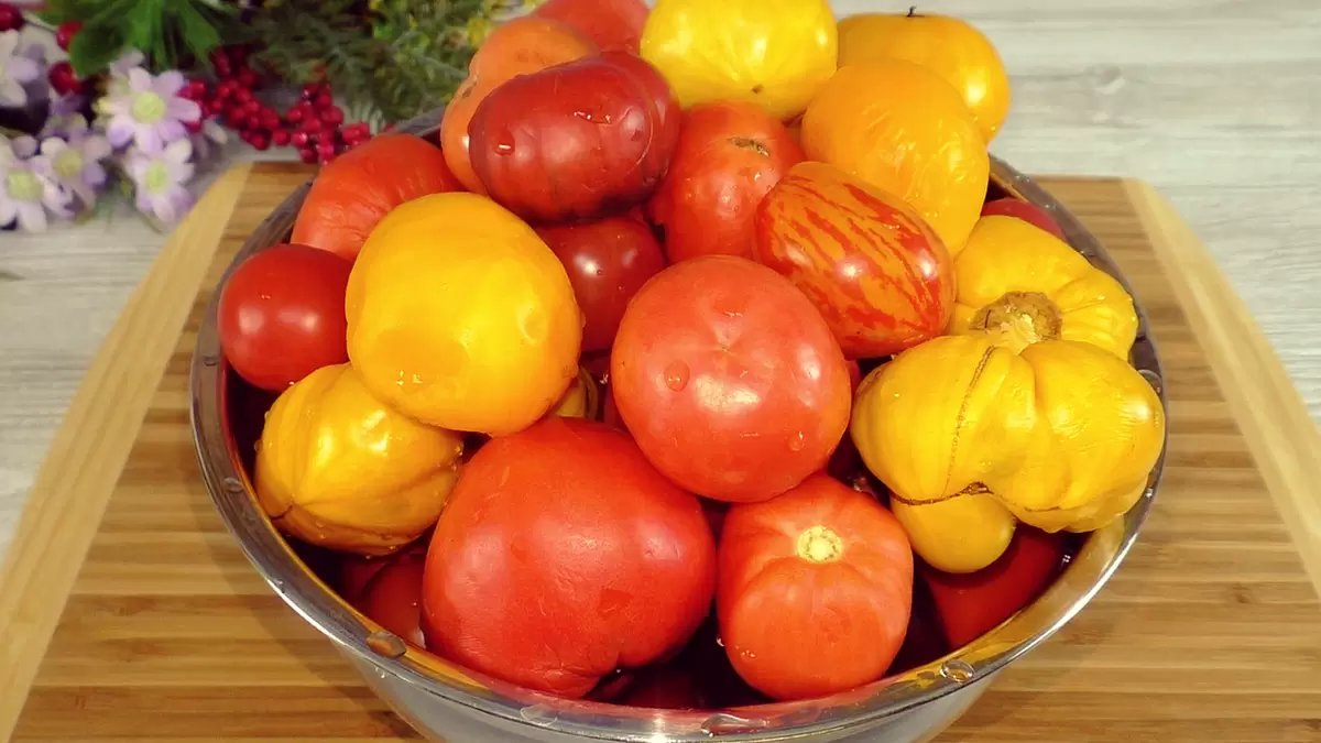 Как приготовить домашние томаты в собственном соку на зиму