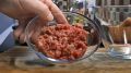 Преобразите привычный фарш: два бюджетных и вкусных рецепта на каждый день