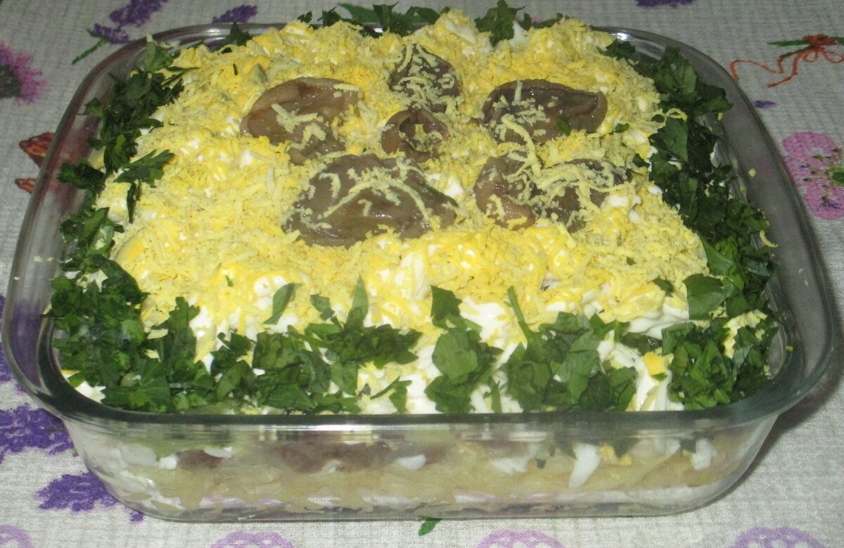 Салат с маринованными маслятами: быстро, просто и очень вкусно!