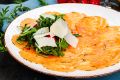 Кулинарный шедевр: карпаччо из лосося с зелеными акцентами