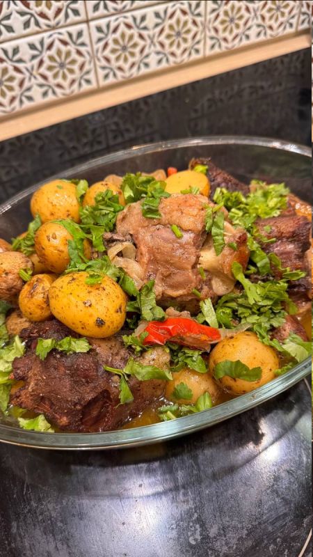 Говяжьи хвосты с овощами: сочное лакомство, запеченное в духовке