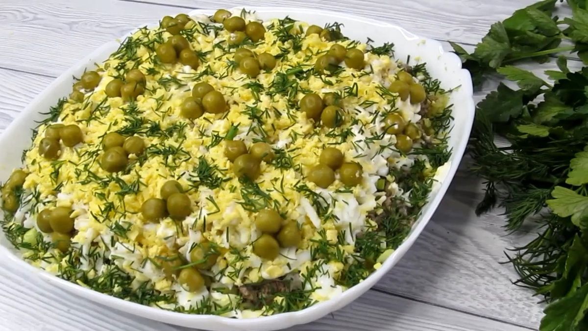 Летние будни: быстрый и вкусный салат для занятой жизни